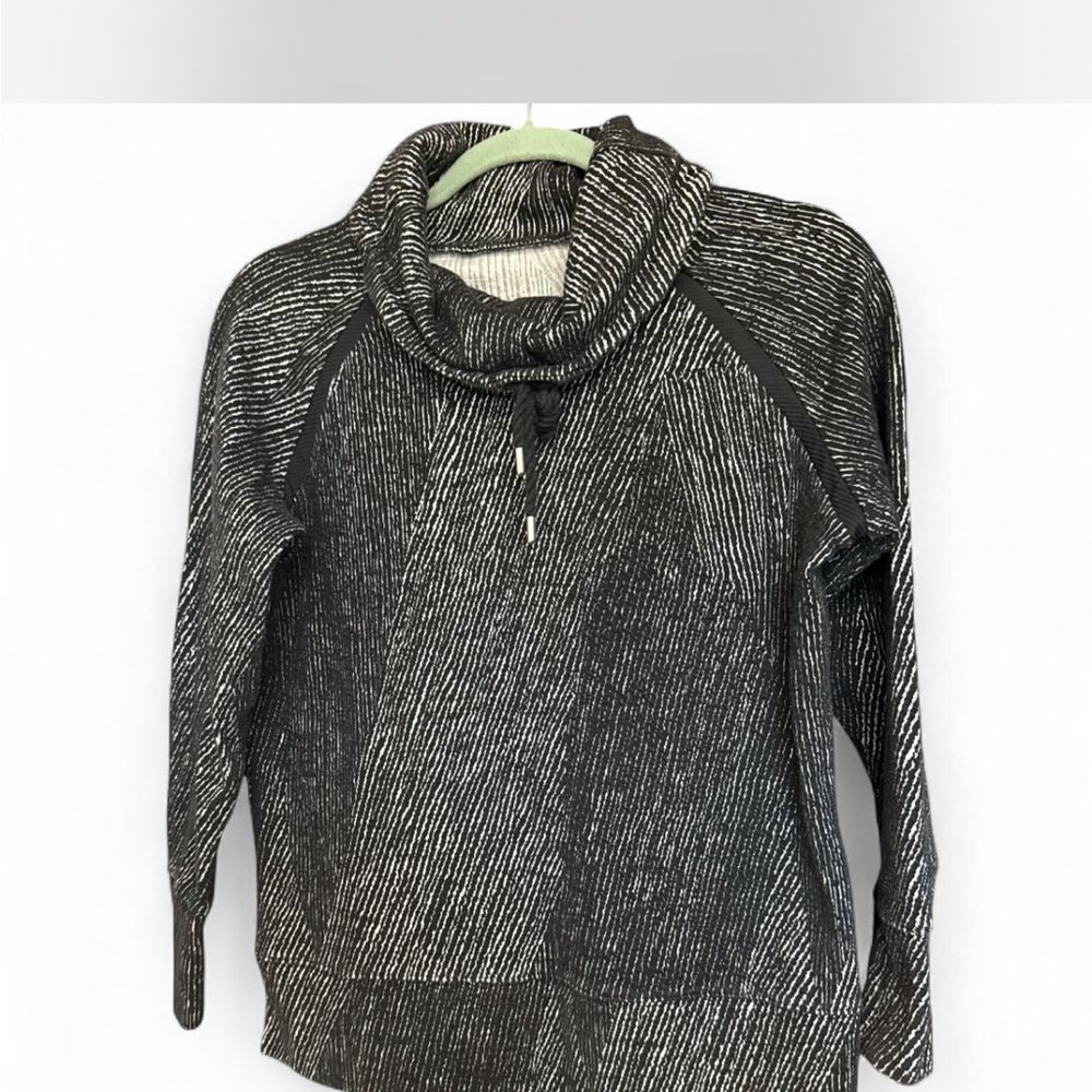 Women's Black and White Sweater